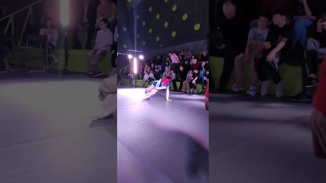 я занимаюсь брейк дансом и вот я танцую смотреть онлайн
