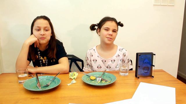 Странная китайская еда выпуск 1. Пробуем снеки! // Сяо Рита смотреть онлайн