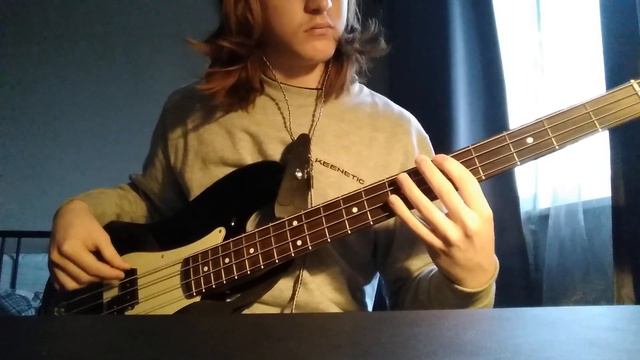 Muse - Supermassive Black Hole (Bass Cover) смотреть онлайн