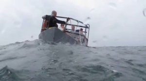 катер Амур в море,начало шторма.