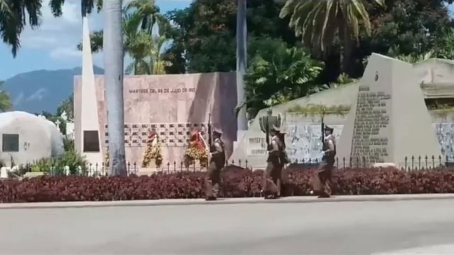 Visita al Cementerio de Santa Ifigenia смотреть онлайн