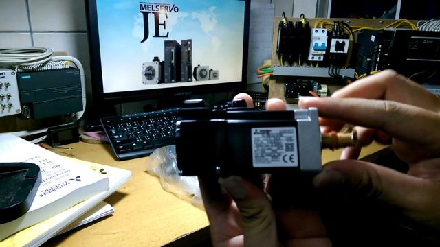 Mitsubishi servo drive MR-JE-10A and HG-KN13J смотреть онлайн