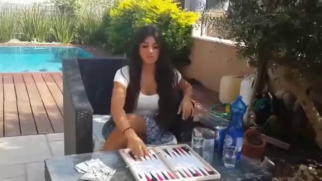 Девушка жжет в нарды, супер прикол смотреть онлайн