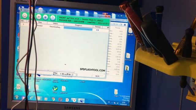 Планшет не включается. Dexp. Ursus P410. Не включается. Горит заставка. Завис. Android. Firmware. смотреть онлайн