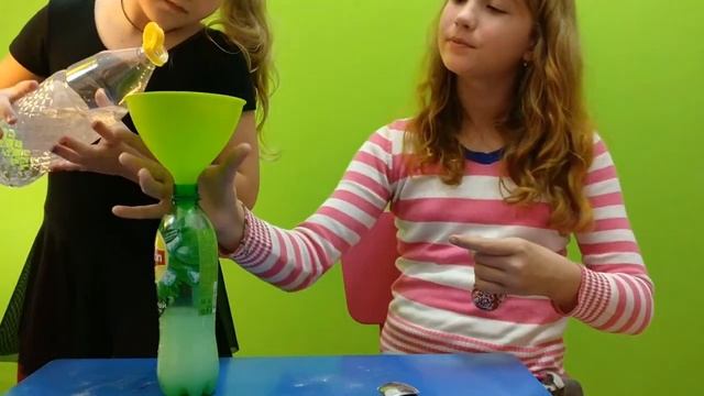 ОПЫТ №2. ПРОВЕРЯЕМ ЛАЙФХАК С ВОЗДУШНЫМИ ШАРАМИ. Balloons. МУЛЬТФИЛЬМЫ. Cartoons. . смотреть онлайн