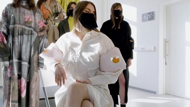 У Вышки появились фирменные маски-клювы смотреть онлайн