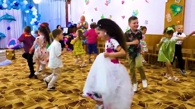 Танец-игра Ручки-ручки ножки-ножки (ритмопластика) смотреть онлайн