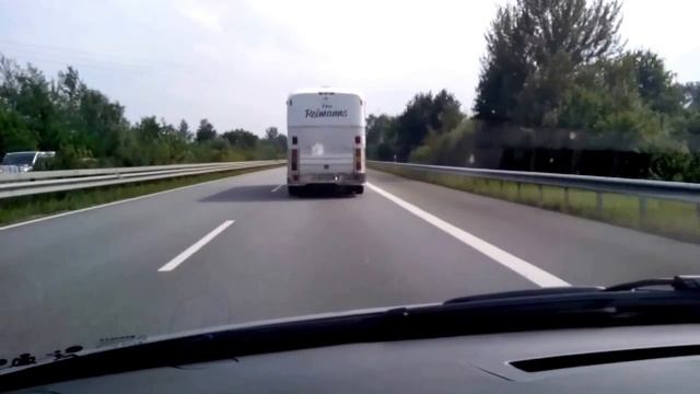 Die Reimanns Eagle / Greyhound Bus auf dem weg nach Hamburg смотреть онлайн