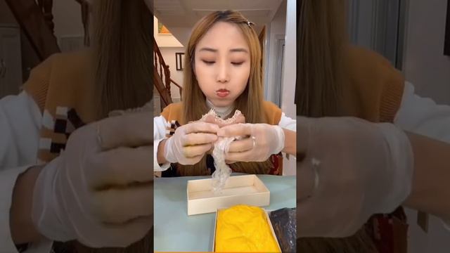 ASMR 892652948's Crepe Roll Cake Special | MUKBANG | KWAI EATING SHOW | 먹방 | CHINESE DESSERT смотреть онлайн