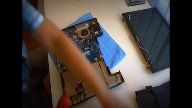 Разборка и чистка ноутбука SAMSUNG R60 Plus. смотреть онлайн