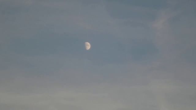 Half Moon and Clouds : Xiaomi Yi M1 with Helios-44-2 2/58 M42 adapted to M4/3 4k video test смотреть онлайн
