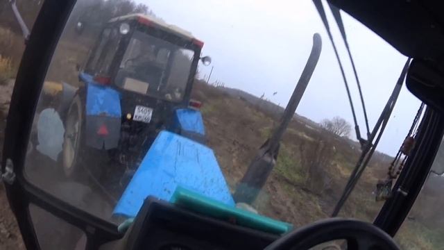 Работаю на мтз 82 с щеткой