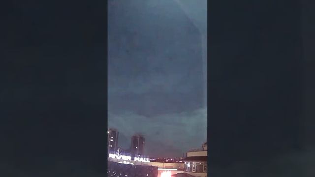Под Киевом упал метеорит? #метеорит A meteorite fell over Kiev #мир #peace смотреть онлайн