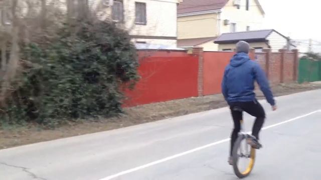 Парень едет на одном колесе )) смотреть онлайн