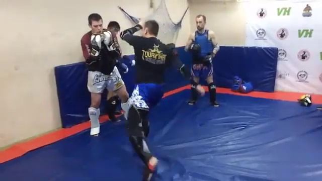 Урок тайского бокса для новичков. Серия ударов от BulatGold смотреть онлайн