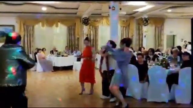 Гуляют врачи Москвы в ресторане « У Принца» на сцене Владимир MASTER смотреть онлайн