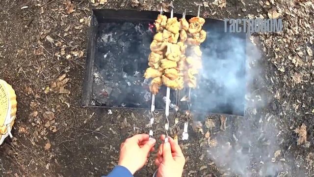 Шашлычки из курицы с рисовым салатом смотреть онлайн