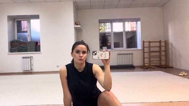 КАК ПРОХОДИТ МОЙ ДЕНЬ | учёба в колледже, маникюр, тренировка с детками, растяжка смотреть онлайн
