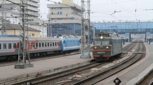 РЖД ЭП1М-655 с пассажирским поездом прибывает на станцию Ростов-Главный