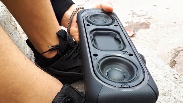 SONY SRS XB30 - INSANE BASS TEST [2018] смотреть онлайн