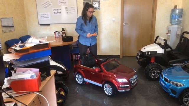 Características coche eléctrico a batería para niños Audi Q7 con 2 motores de 12v смотреть онлайн