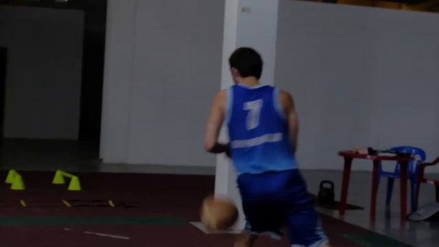 Бросок по кольцу с переводом мяча в воздухе. Челлендж после тренировки. Год спорта 21 с BallGames