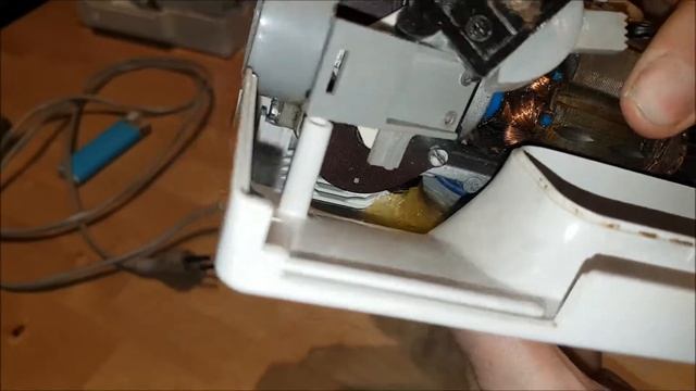 DDR Handrührgerät RG25 Motorhalterung reparieren und ein neuer Elko für den Handmixer | Philipp смотреть онлайн