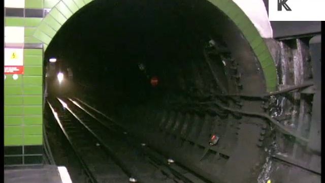 1995 London Tube Station, 1990s Archive Footage, London Underground смотреть онлайн
