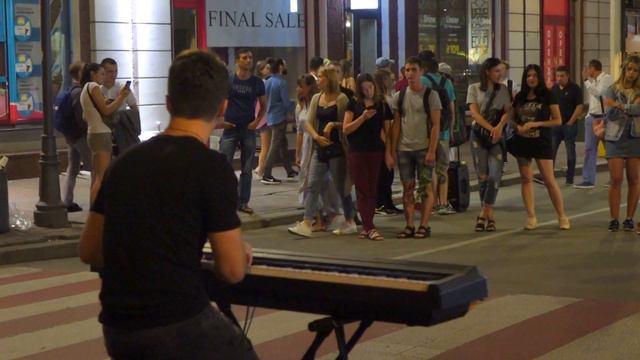 AMAZING Street Piano Performer in Old City (2018) смотреть онлайн