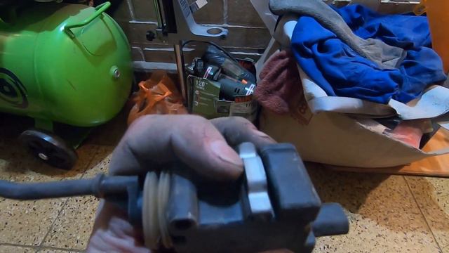 Sistema de bloqueo tapa combustible no funciona BMW z4 - SOLUCION CASERA!! смотреть онлайн