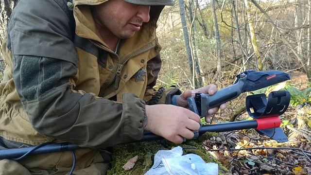 Замена Аккумулятора на Металлоискателе Minelab EQUINOX 600 прямо в лесу на Копе! смотреть онлайн