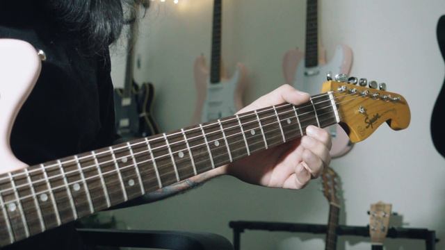 Fender Squier Limited Edition Classic Vibe Jazzmaster In Shell Pink x Archetype: Nolly - Neural DSP смотреть онлайн