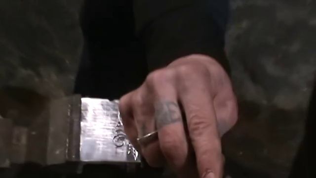 РУЧНАЯ ГРАВИРОВКА ШТИХЕЛЕМ С ПОД МОЛОТКА. СКОРО ДНЮХА смотреть онлайн
