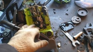 Как снять маслонасос с бензопилы, РЕМОНТ СВОИМИ РУКАМИ, универсальный способ.