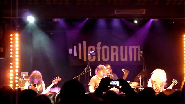 NASHVILLE PUSSY le forum vaureal 09/02/2012 смотреть онлайн