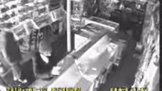 Удар ножом в магазине смотреть онлайн