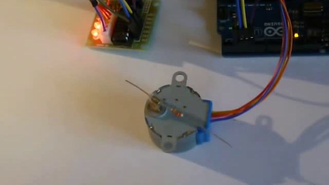 Шаговый двигатель 28BYJ48 и arduino совместимая плата смотреть онлайн