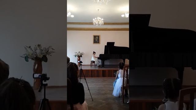 Мое первое выступление.С.Майкапар."Дождик" смотреть онлайн