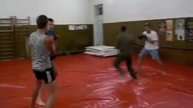 Наши тренировки в ДЮСШ (5).mp4 смотреть онлайн