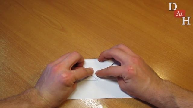 ИНТЕРЕСНЫЙ бумажный самолетик из бумаги (Как сделать бумажный самолетик) смотреть онлайн