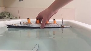 игрушка Титаник тонит