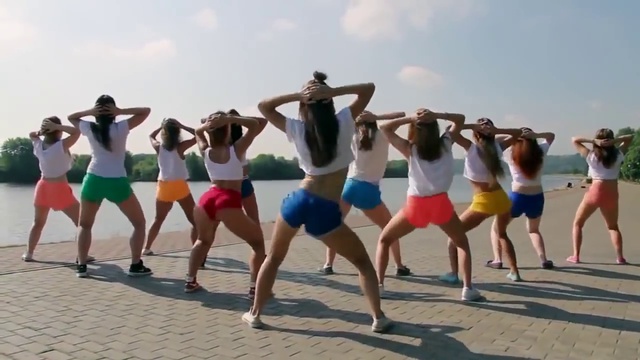 Подборка девушек - танцующих тверк смотреть онлайн