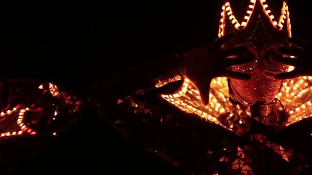 Световое зеркальное шоу смотреть онлайн