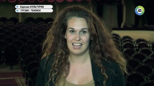 Мужчины в платьях на сцене театра Руставели в Тбилиси смотреть онлайн