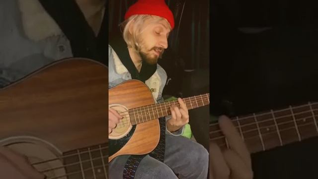 Женя Мильковский играет на гитаре в автобусе (НЕРВЫ) смотреть онлайн