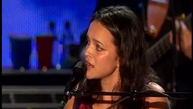 Bonnie Raitt & Norah Jones~Tennessee Waltz смотреть онлайн