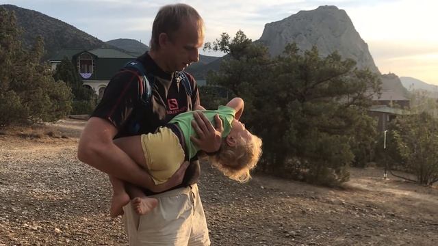 Через поле иду. Крым / Walking across the Field. Crimea 2020 смотреть онлайн