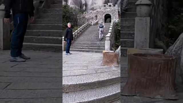 Выход в горы Тяньчжушань смотреть онлайн