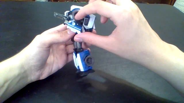 Transformers Legacy Deluxe Class Strongarm - Transforming Weekend.