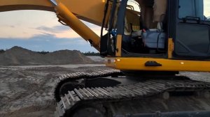 Экскаватор KOMATSU 400-7 греется при работе.